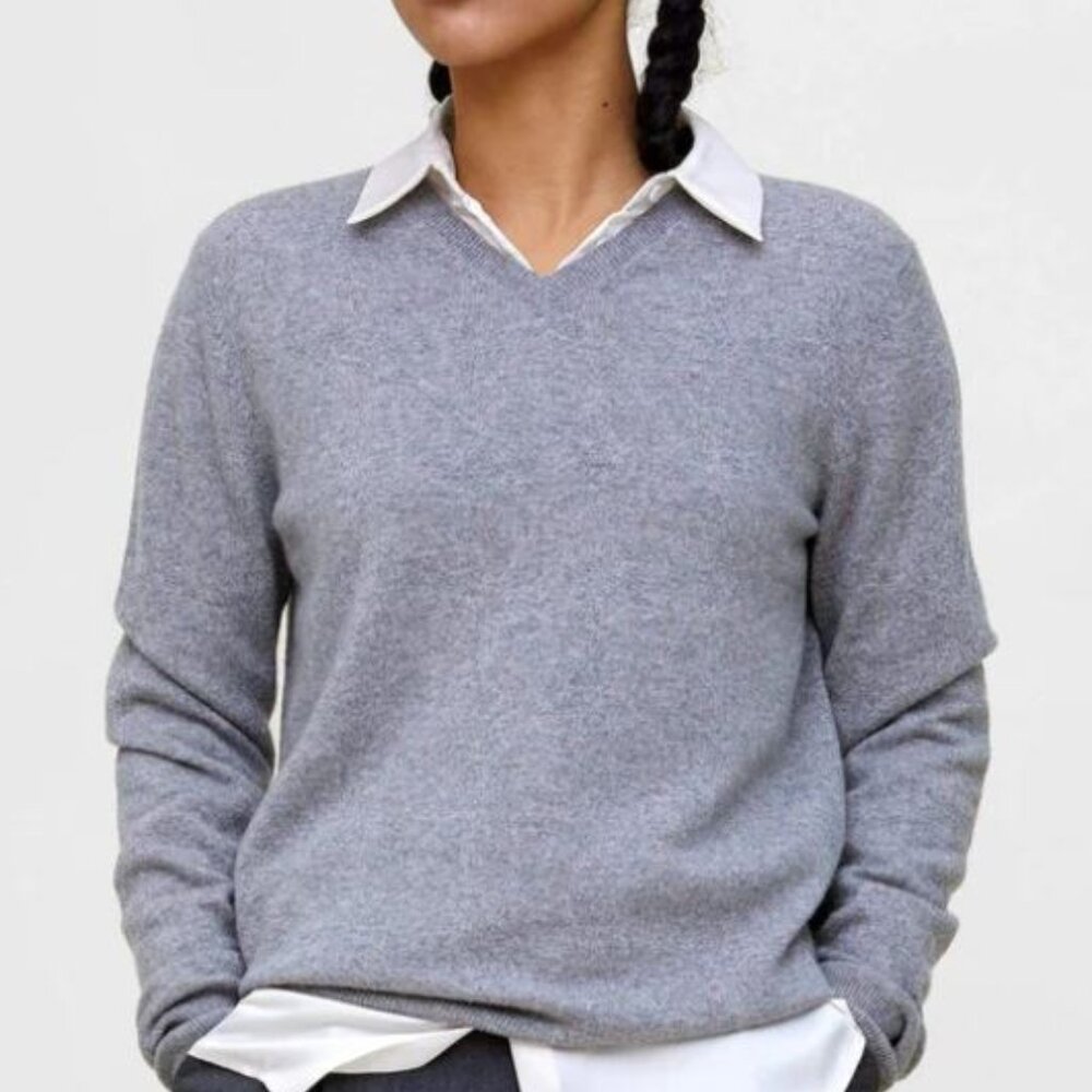State Cashmere The Women's Basic V-Neck Gray Sweater - Size S